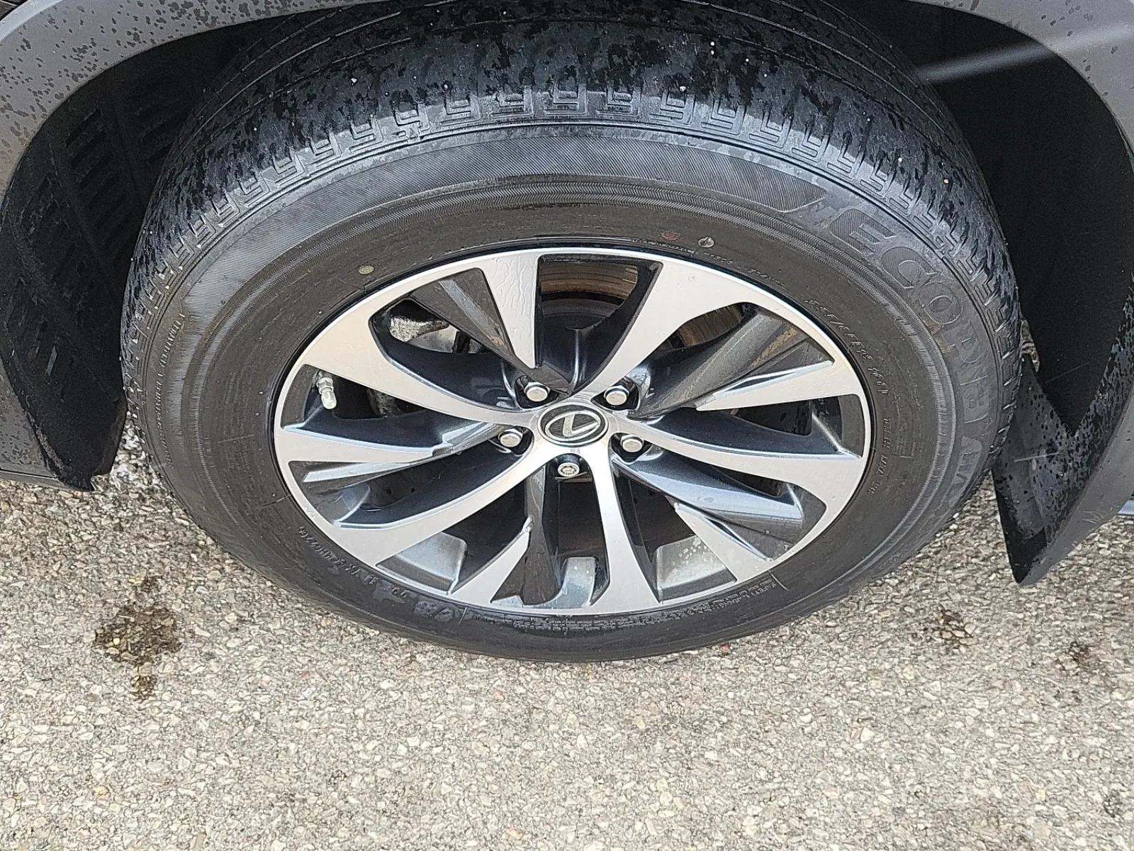 Front driver wheel/tire photo