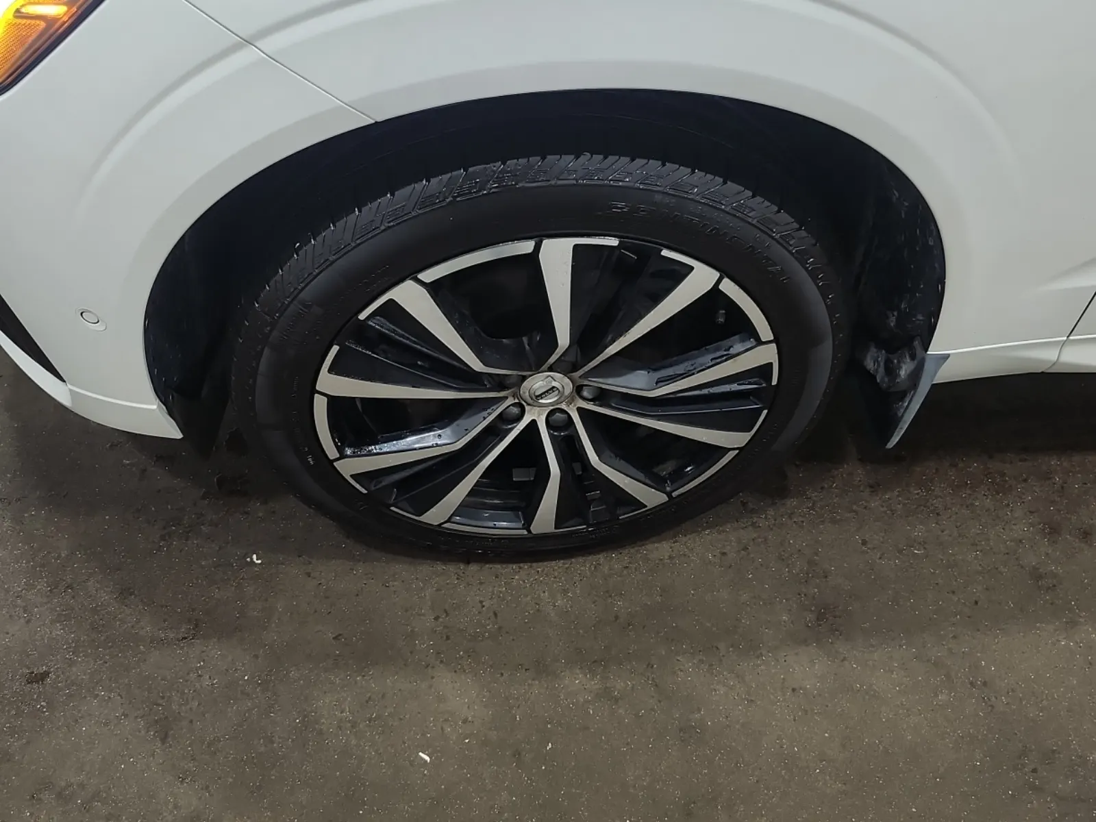 Front driver wheel/tire photo