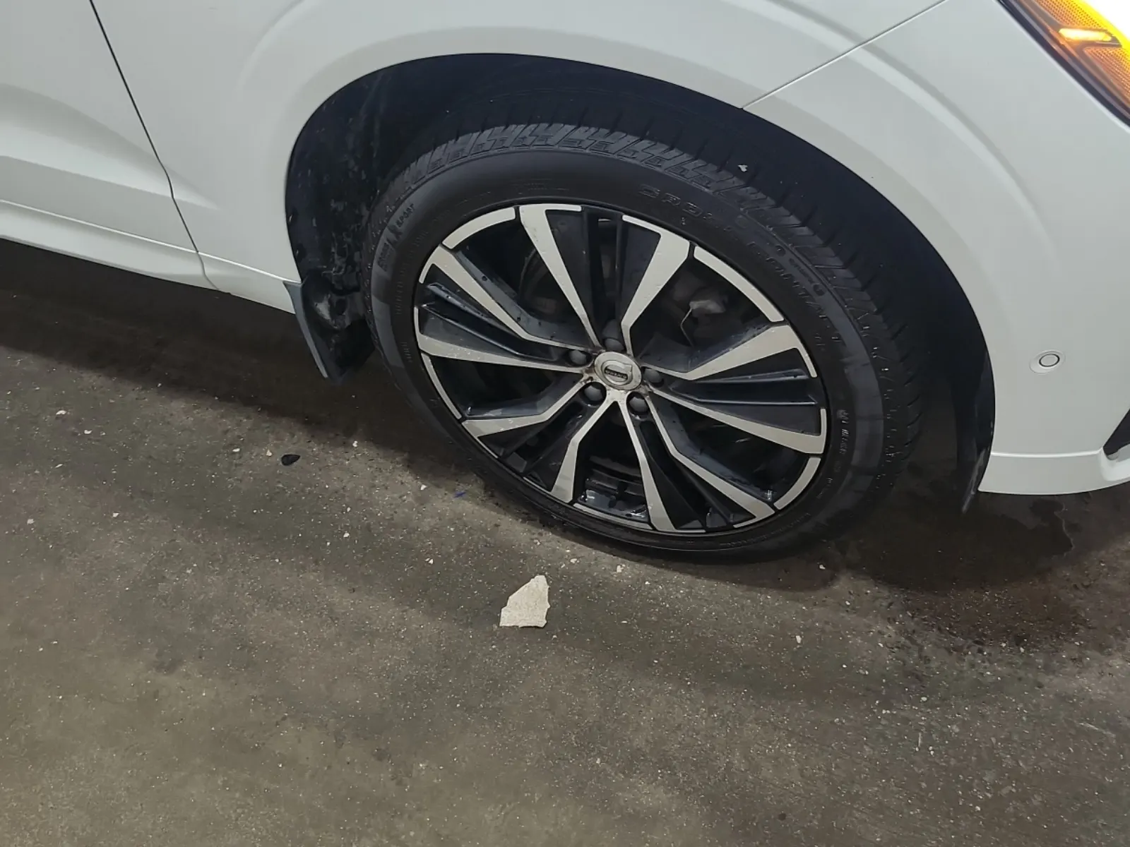 Right Front Wheel/Tire Photo