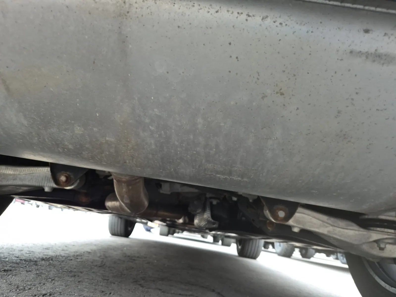 Undercarriage - Rear Photo