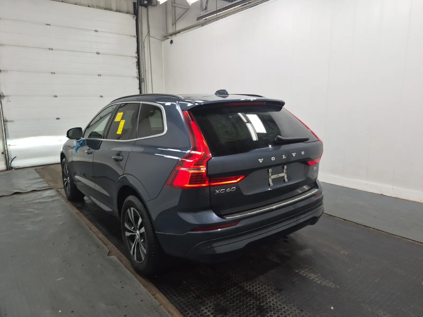 Driver Rear 3/4 Photo