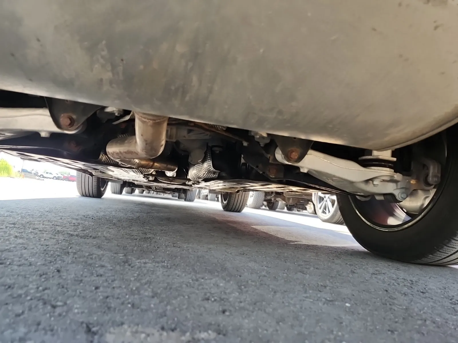 Undercarriage - Rear Photo