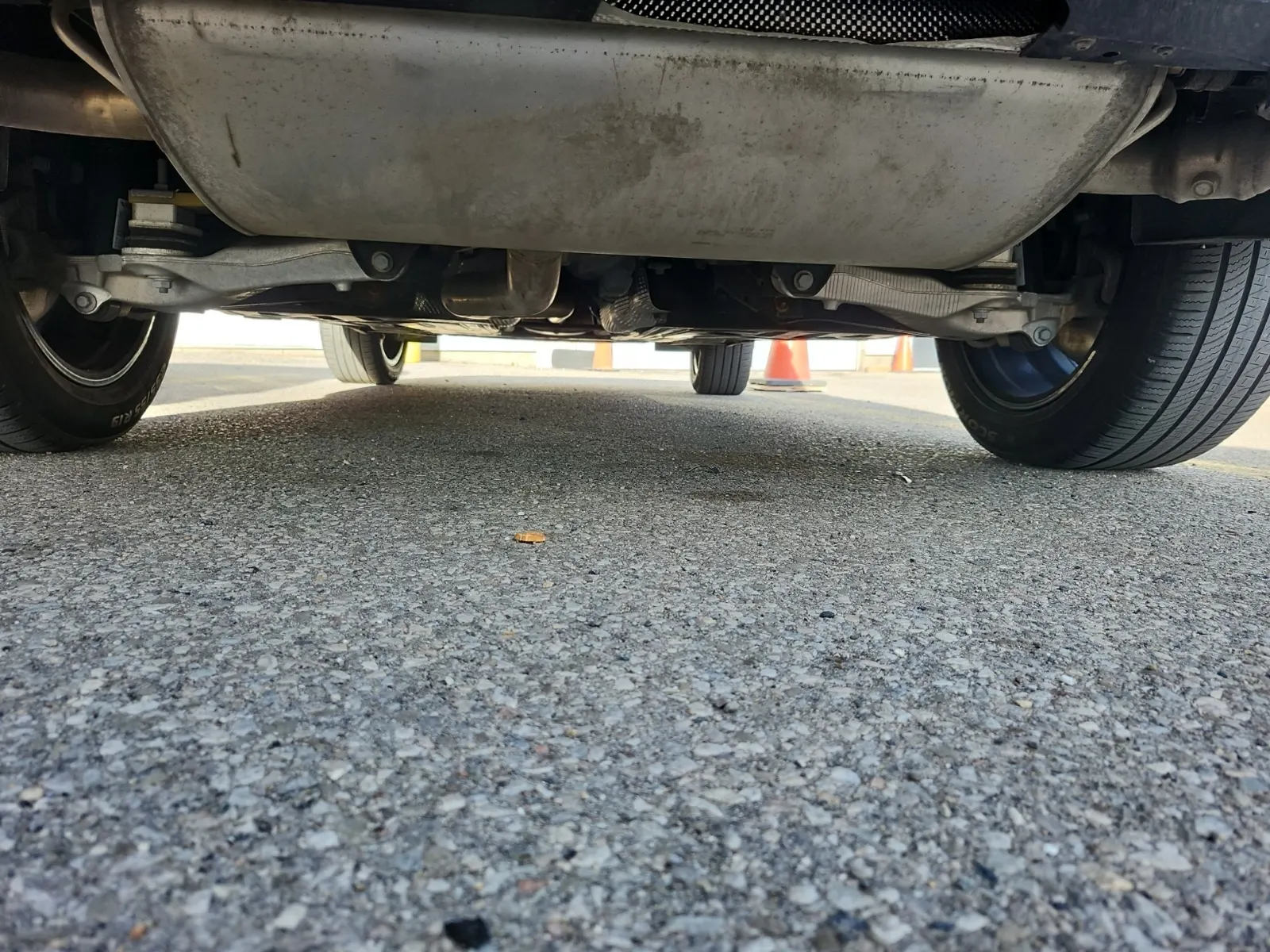 Undercarriage - Rear Photo