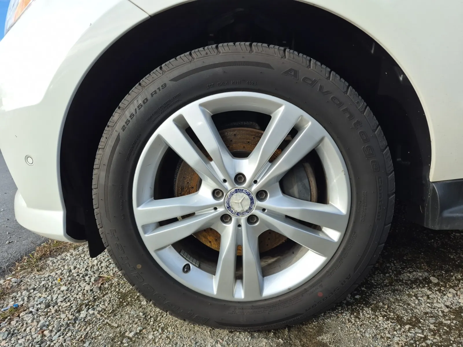 Front driver wheel/tire photo