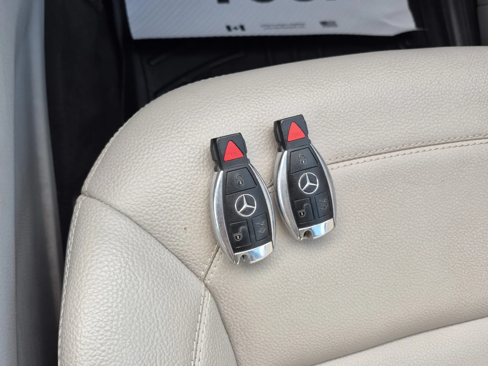Keys/Fobs/Manual Photo