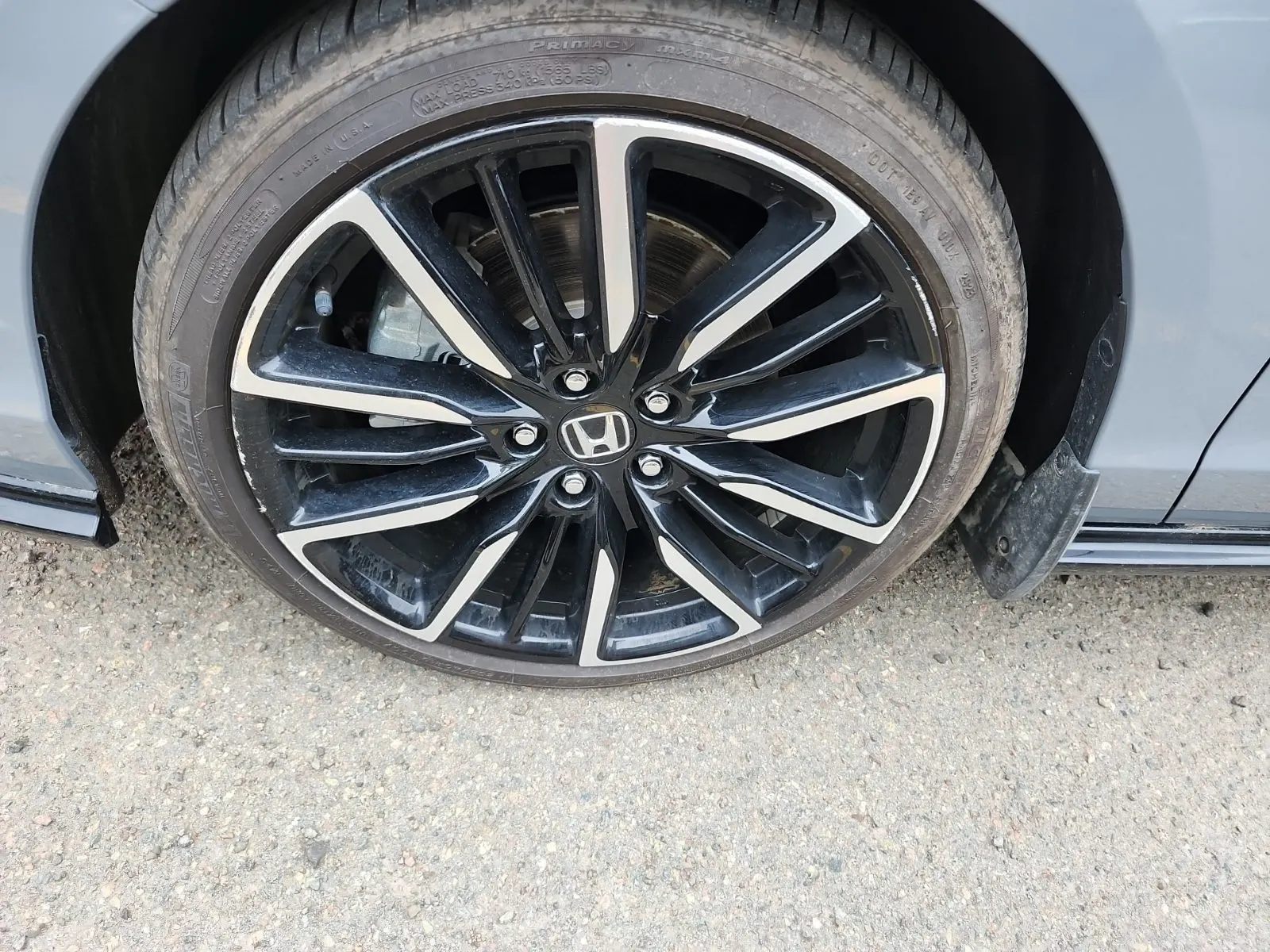 Front driver wheel/tire photo