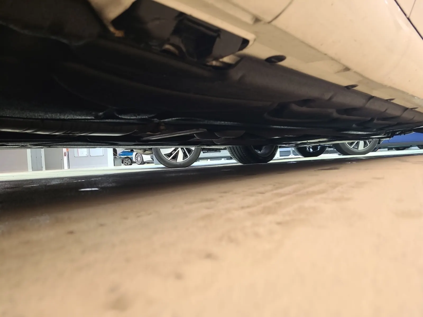 Undercarriage - Passenger Photo