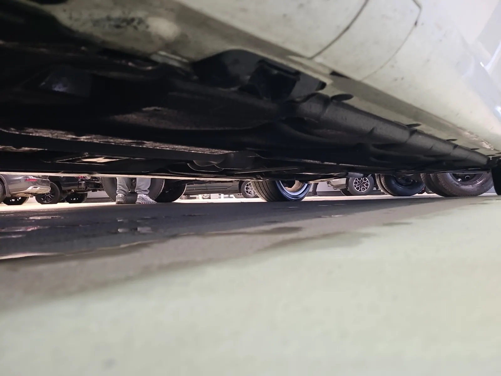 Undercarriage - Driver Photo