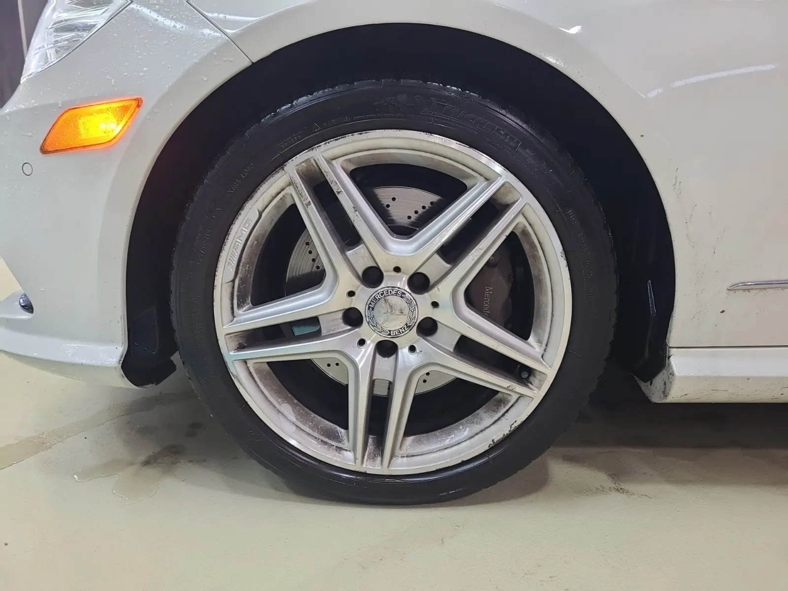 Front driver wheel/tire photo