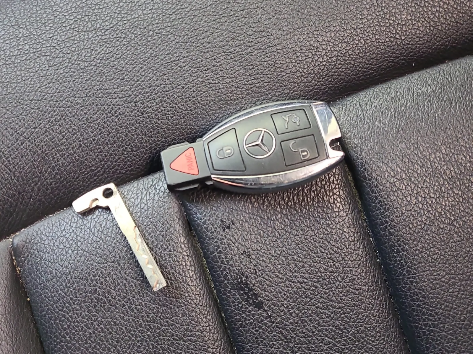 Keys/Fobs/Manual Photo