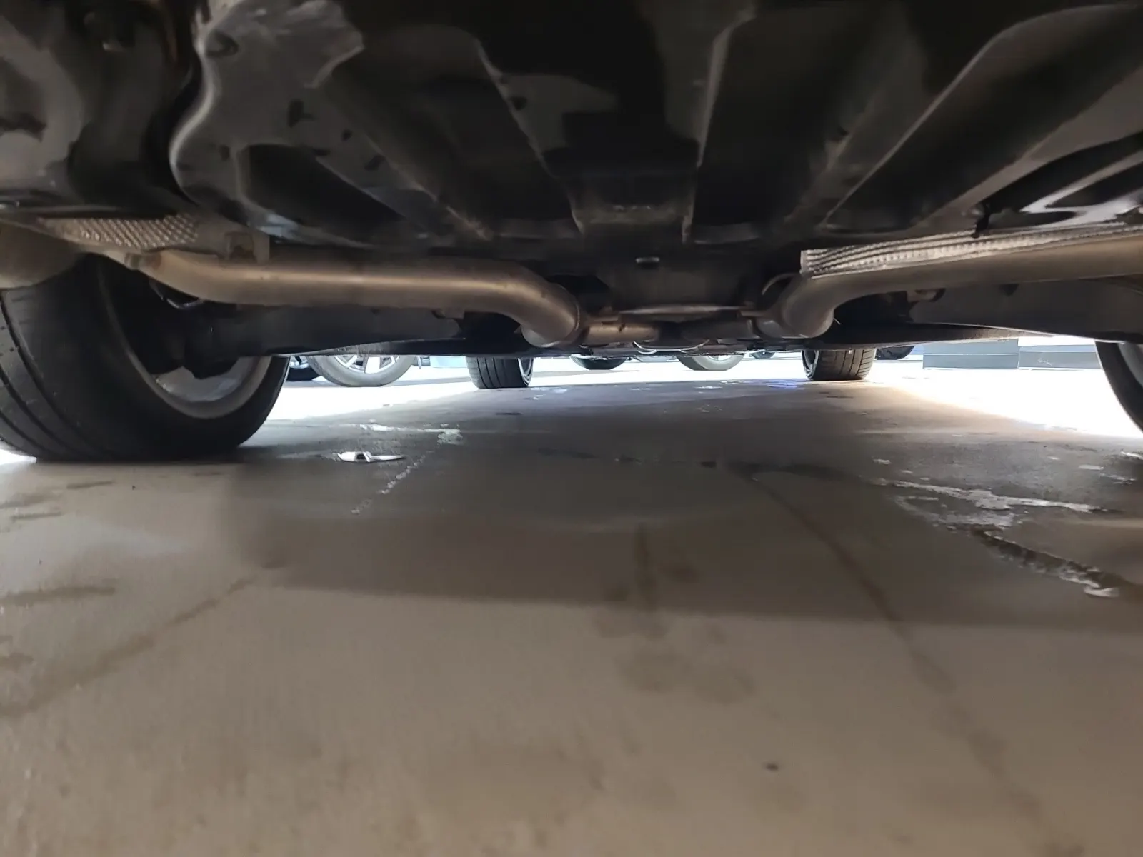 Undercarriage - Rear Photo