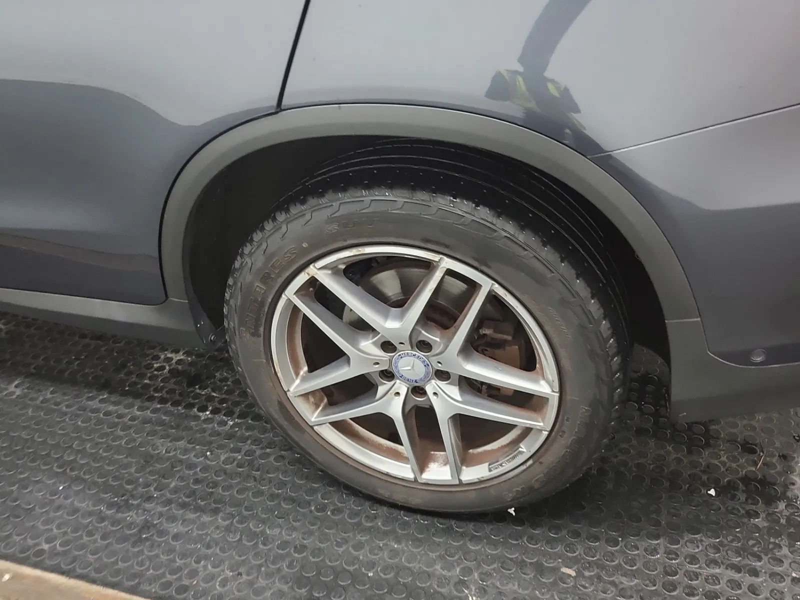Left Rear Wheel/Tire Photo