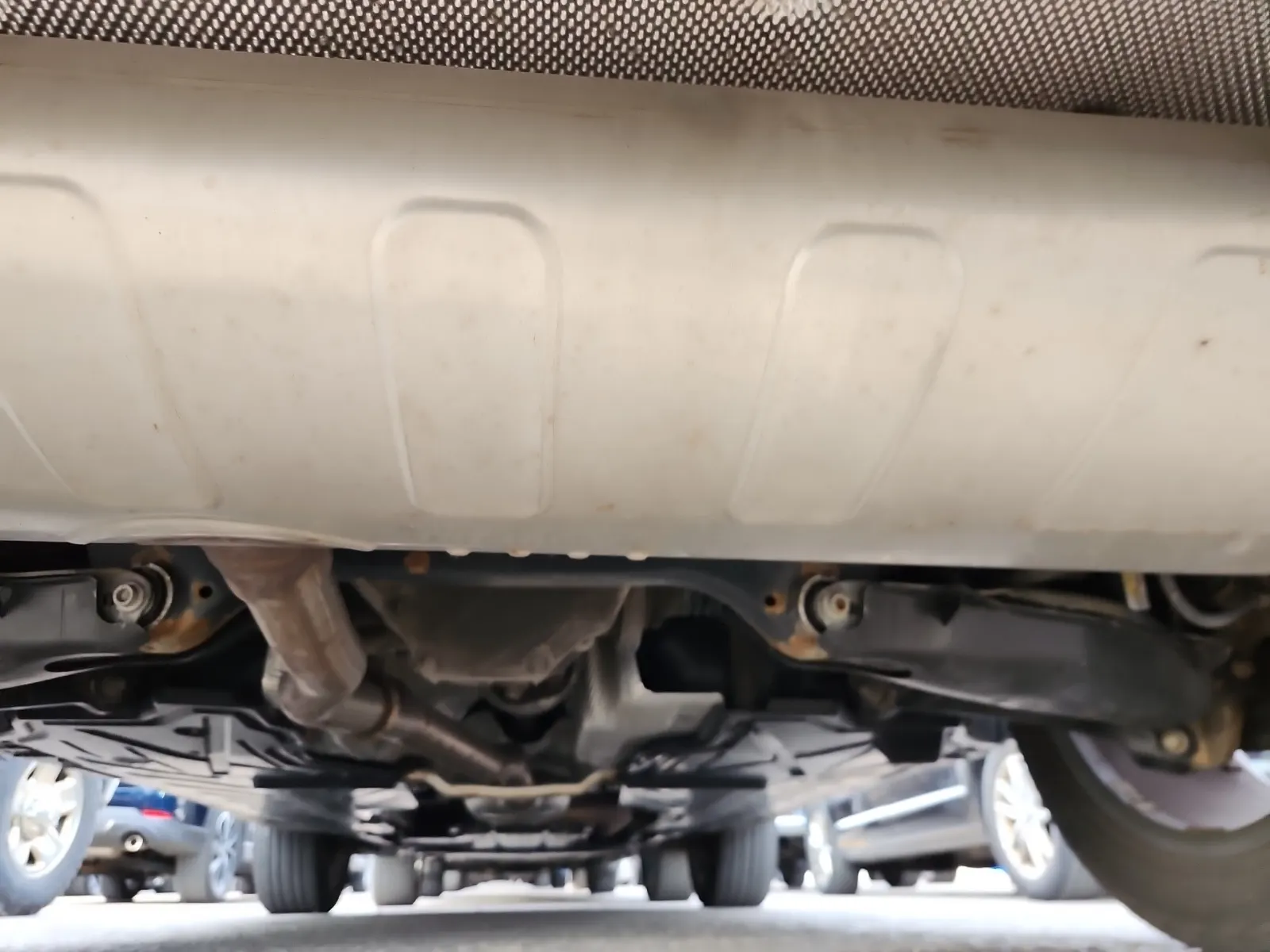 Undercarriage - Rear Photo