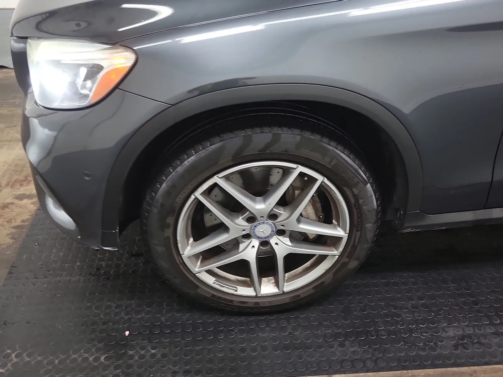 Front driver wheel/tire photo