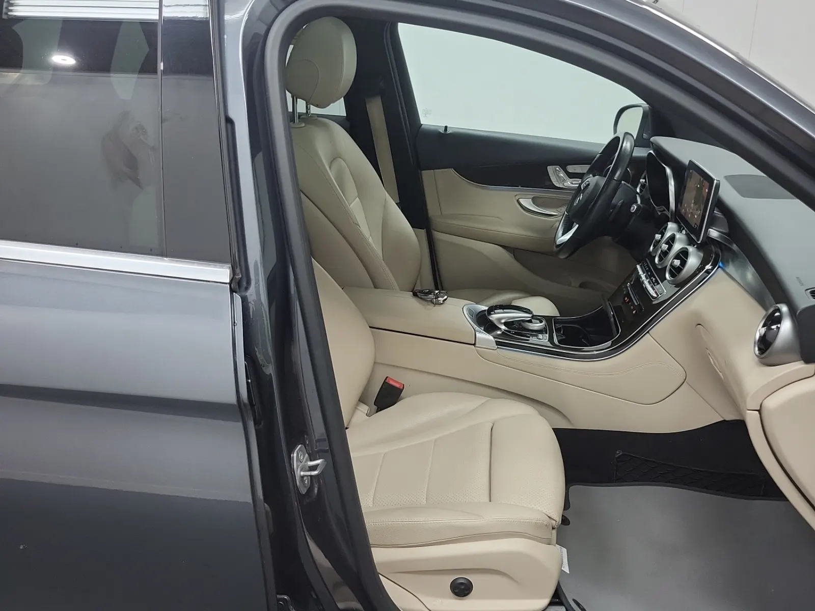 Right Side Interior Photo