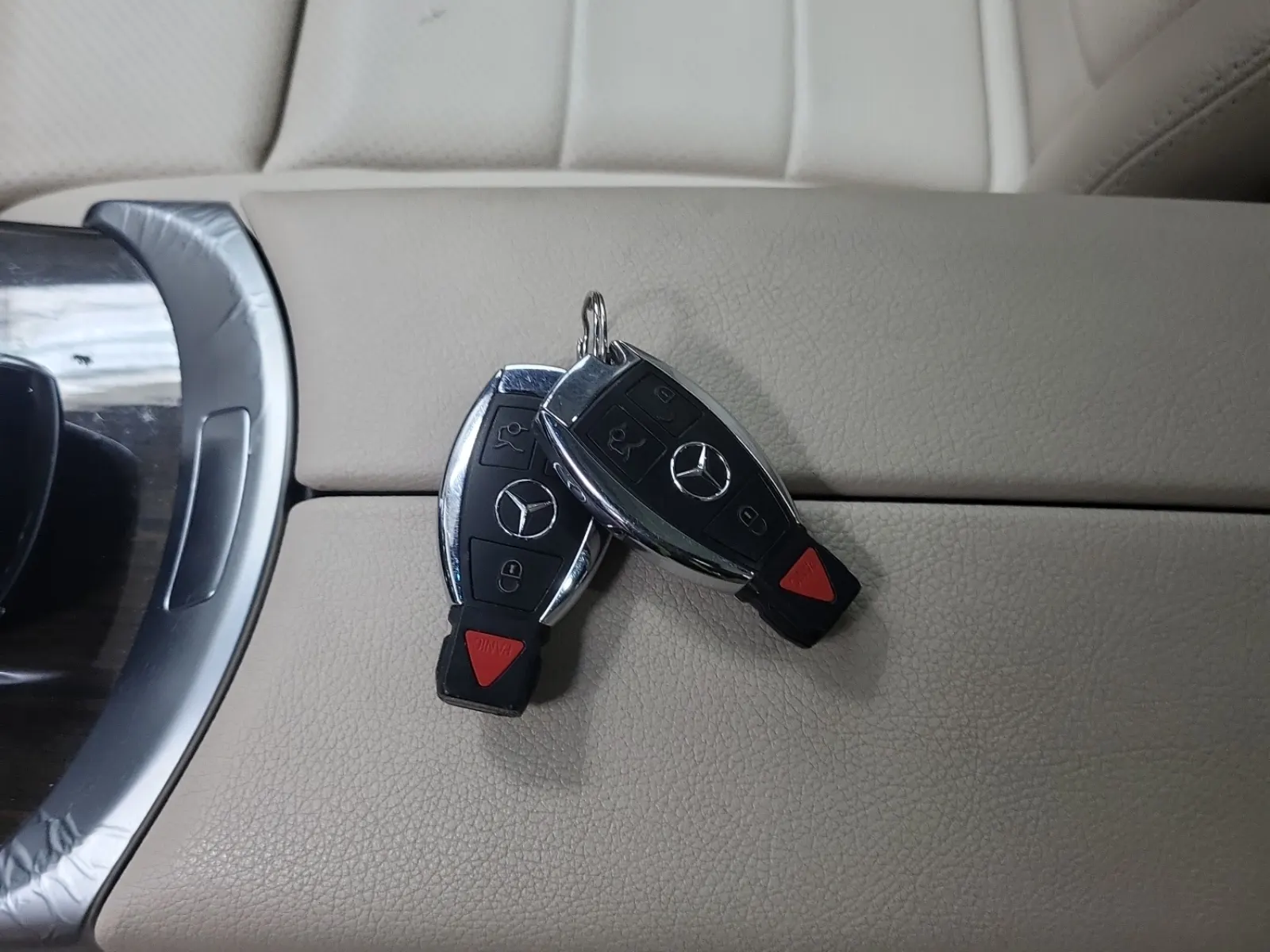Keys/Fobs/Manual Photo