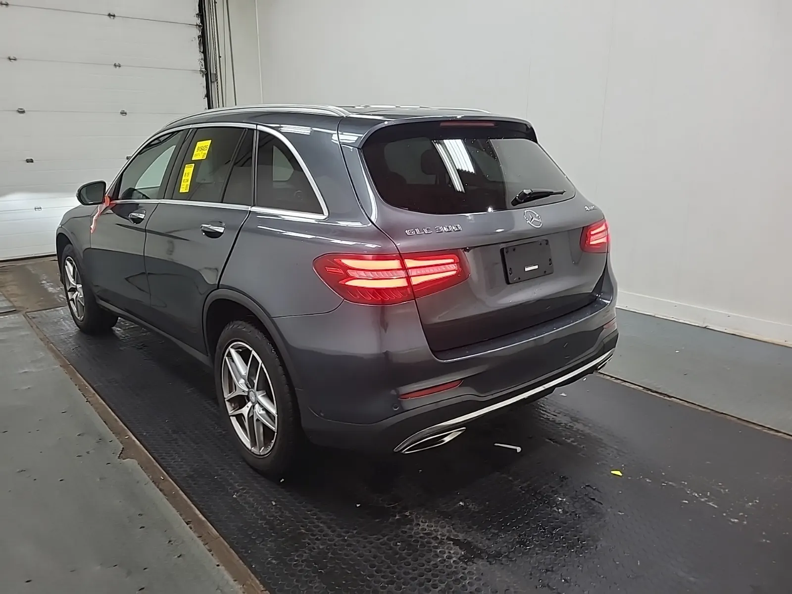 Driver Rear 3/4 Photo