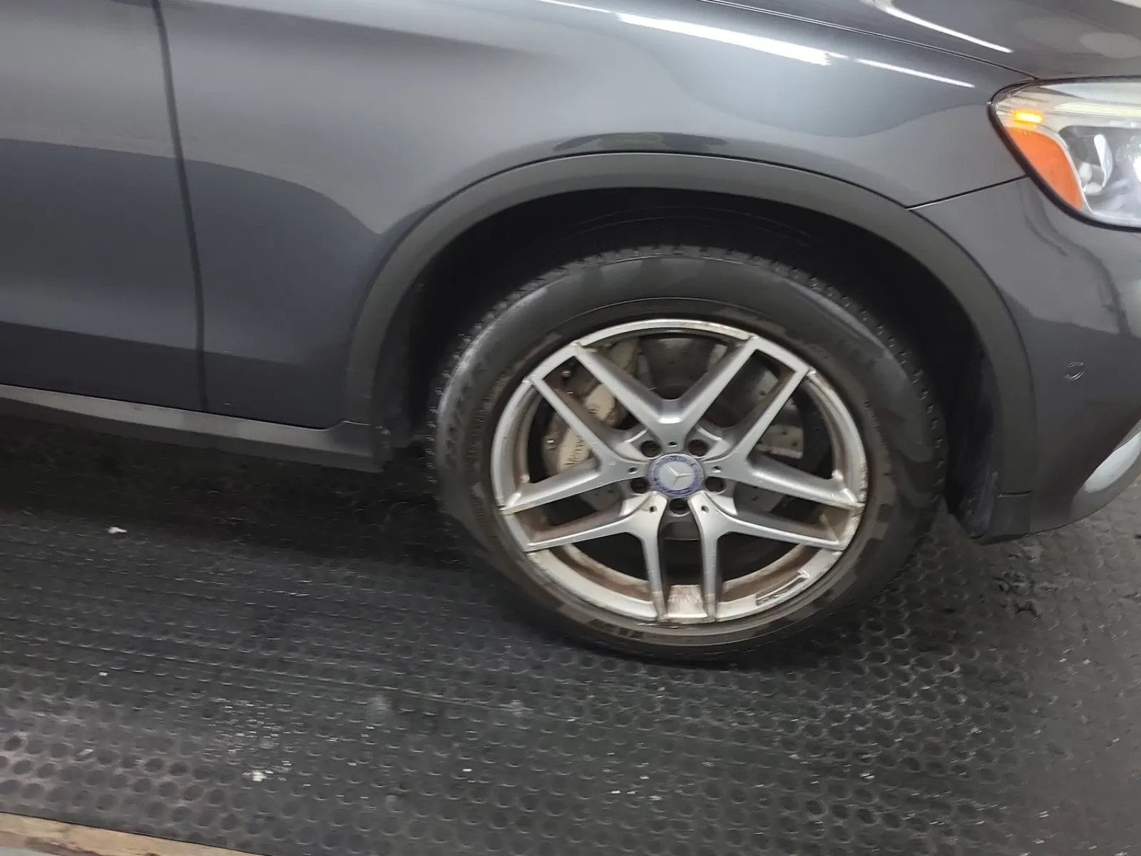 Right Front Wheel/Tire Photo