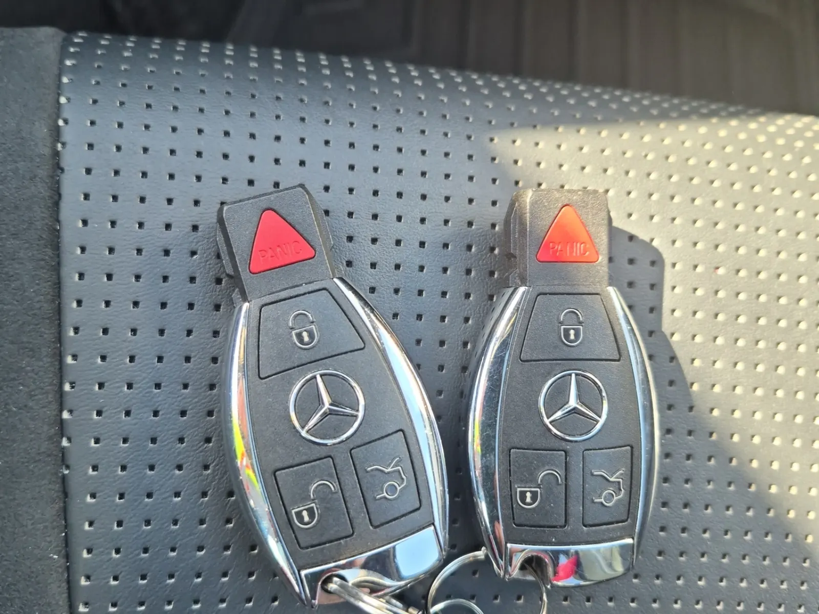 Keys/Fobs/Manual Photo