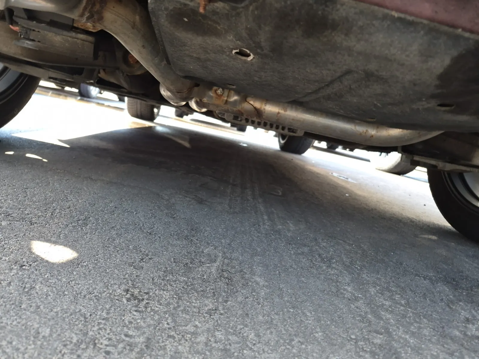 Undercarriage - Rear Photo