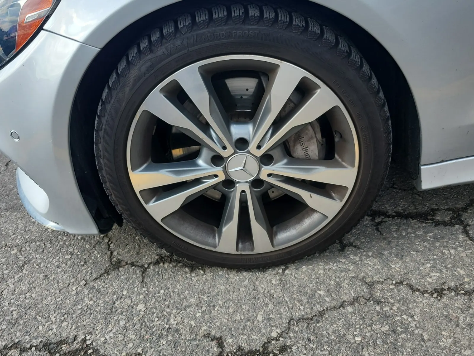 Front driver wheel/tire photo
