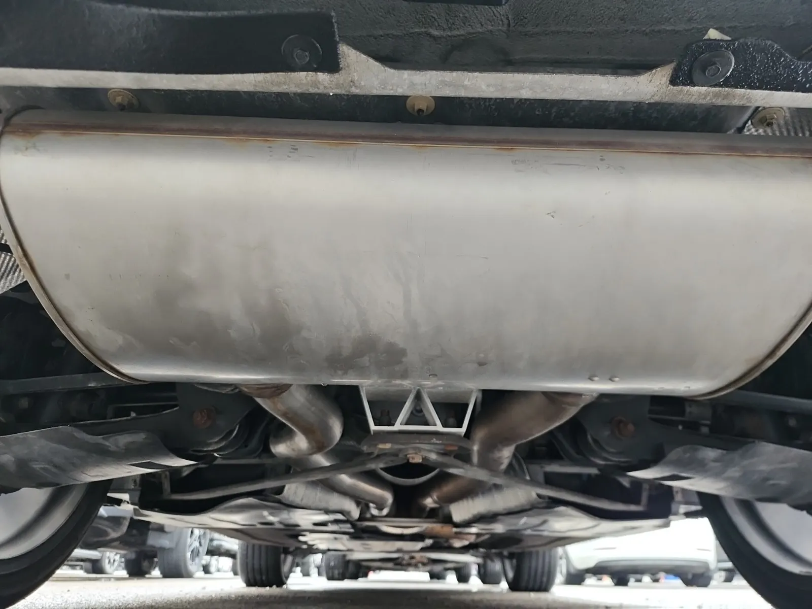 Undercarriage - Rear Photo