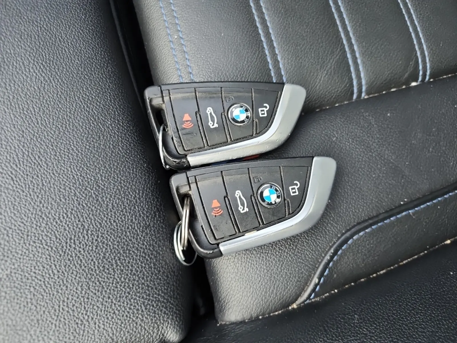 Keys/Fobs/Manual Photo