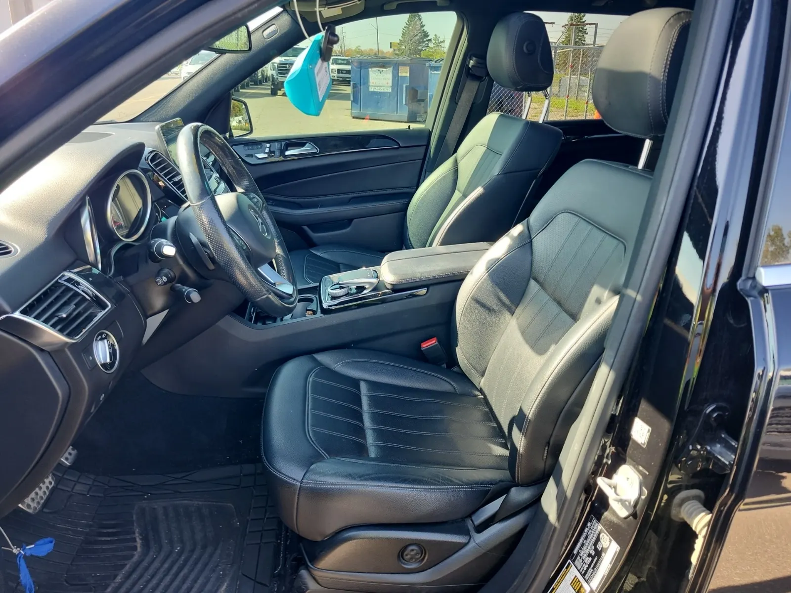 Front Interior Photo