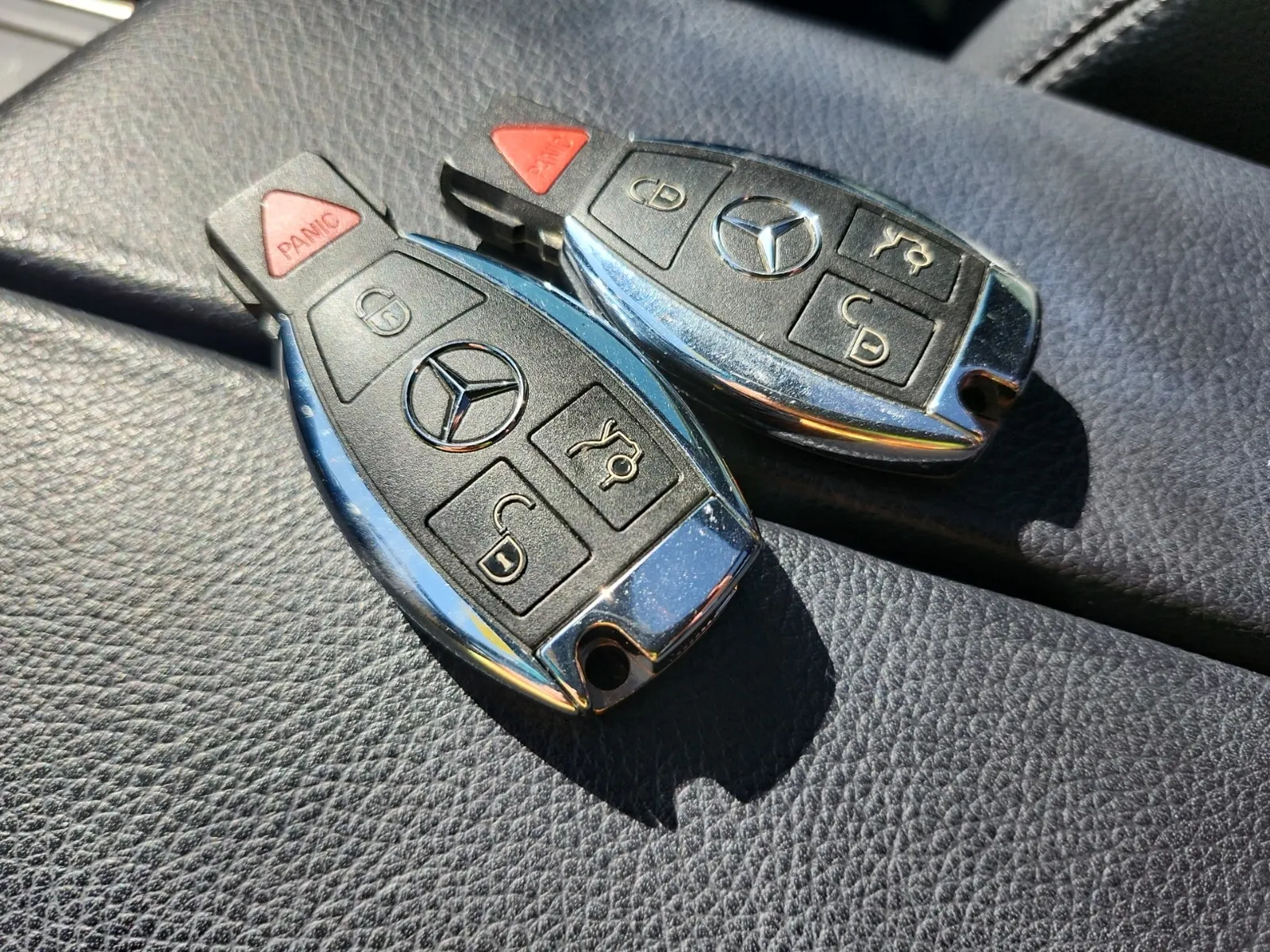 Keys/Fobs/Manual Photo