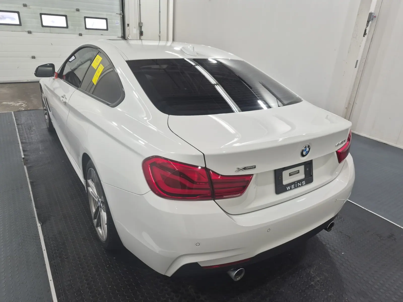 Driver Rear 3/4 Photo