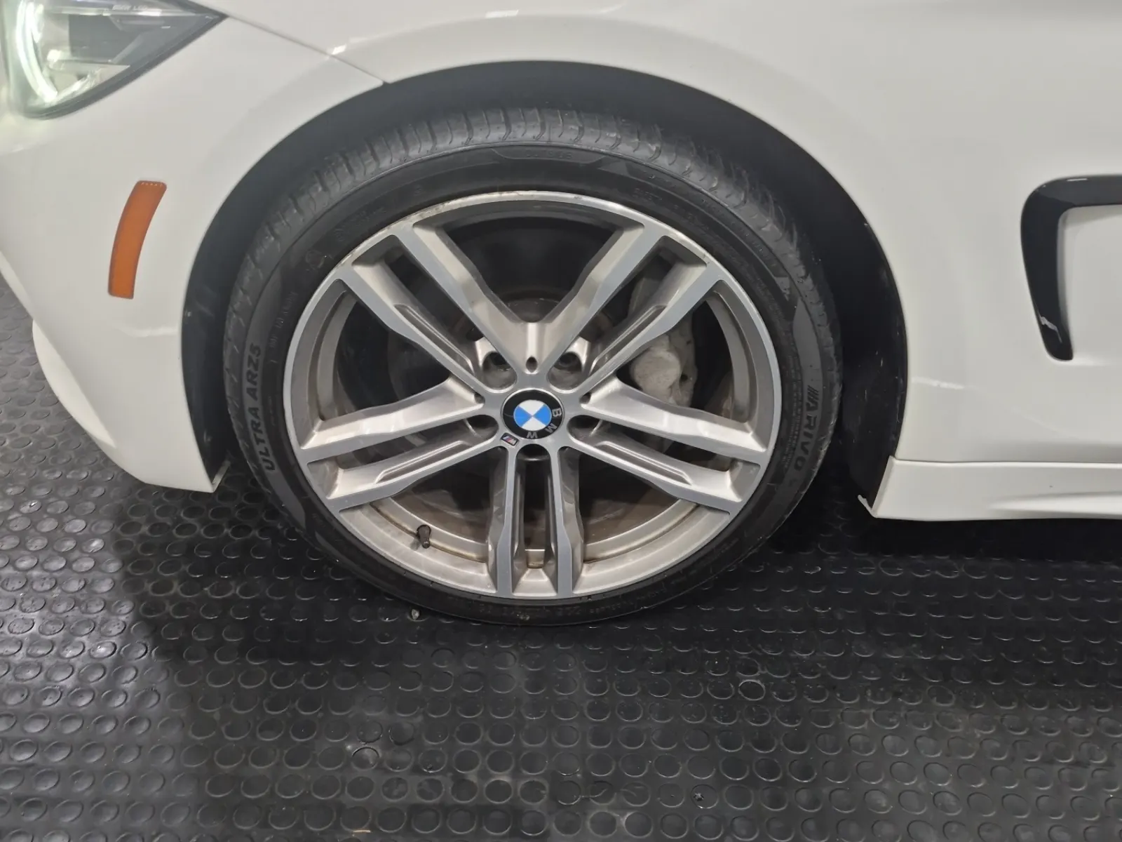 Front driver wheel/tire photo