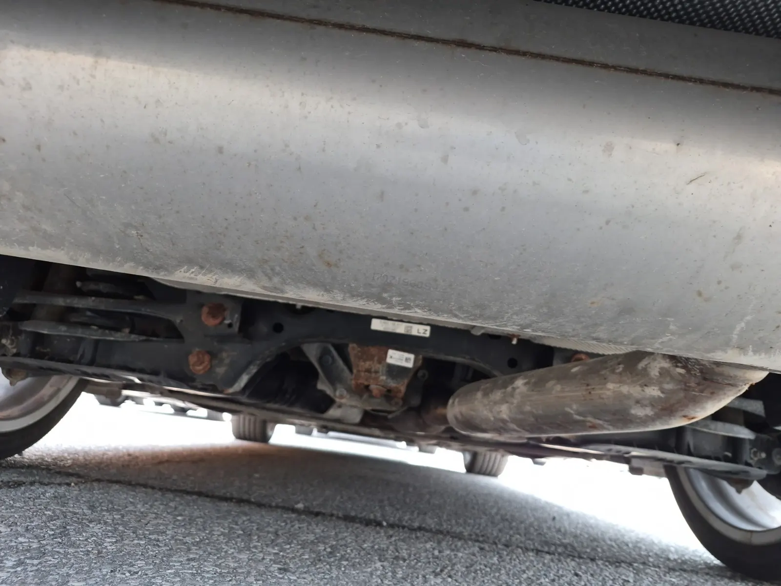 Undercarriage - Rear Photo