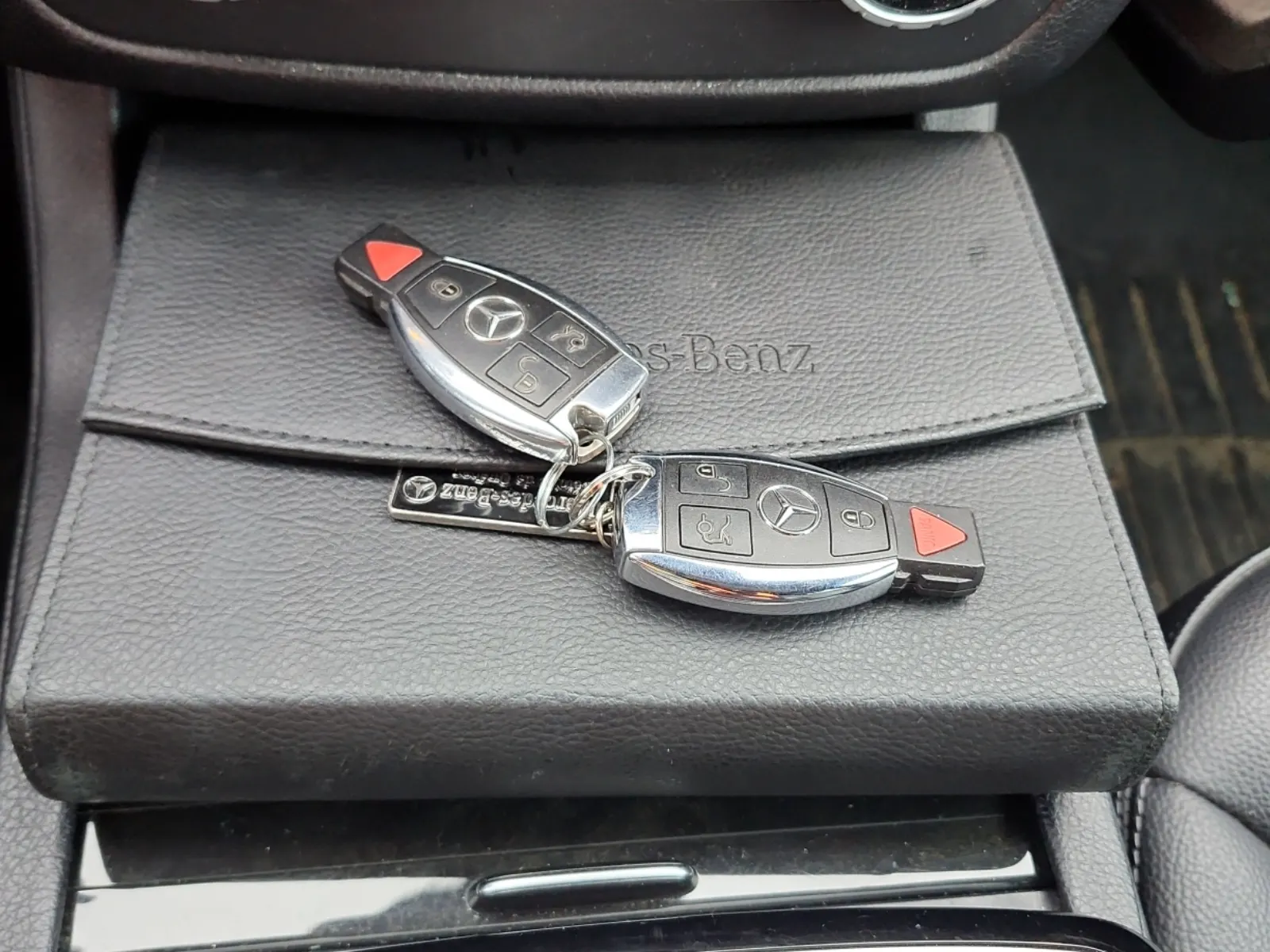 Keys/Fobs/Manual Photo