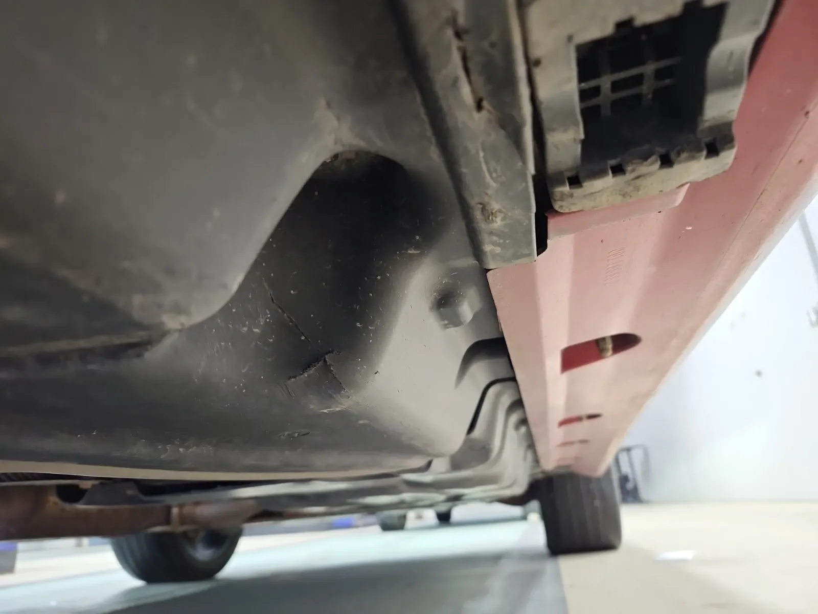 Undercarriage - Passenger Photo