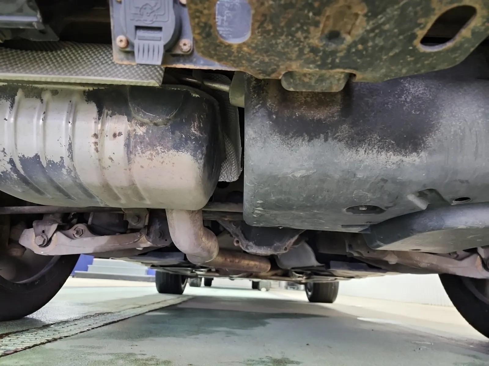 Undercarriage - Rear Photo