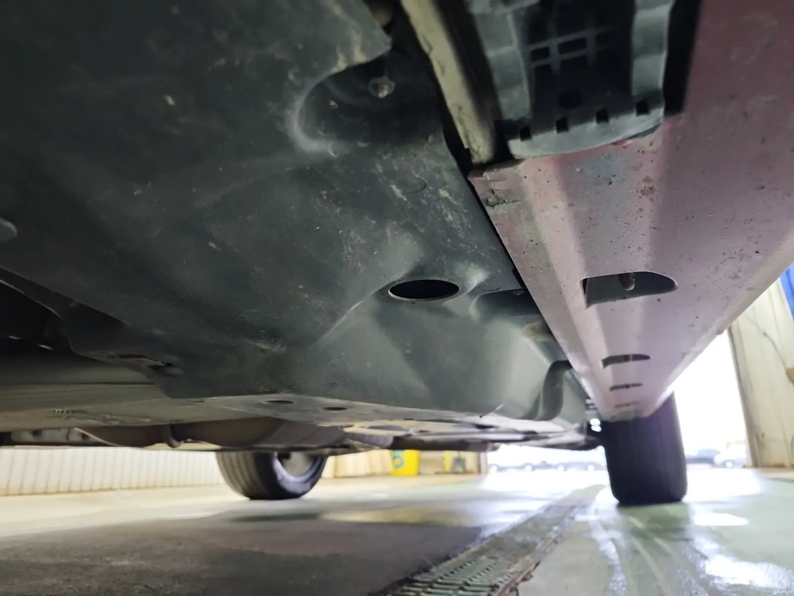 Undercarriage - Driver Photo