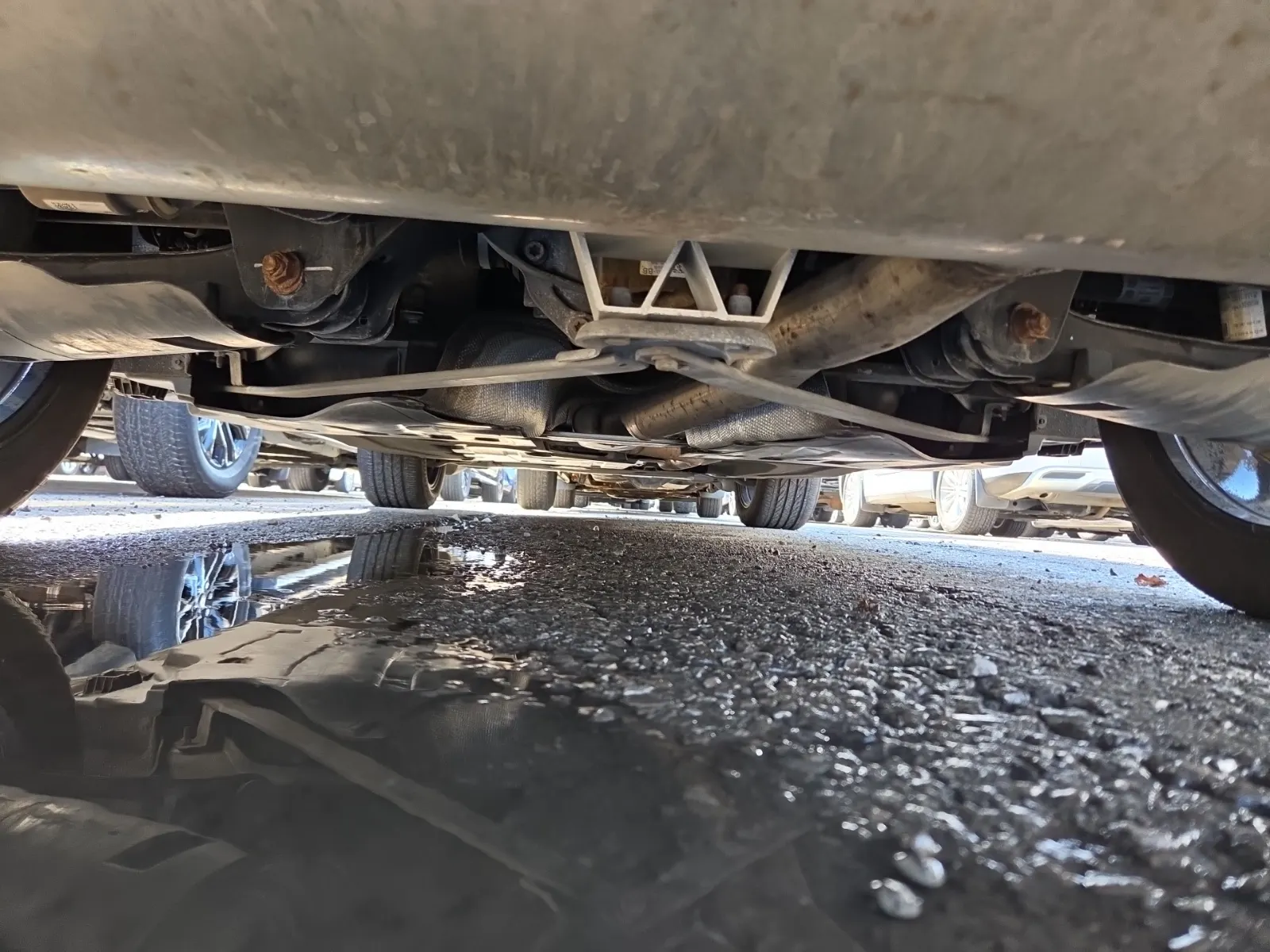Undercarriage - Rear Photo
