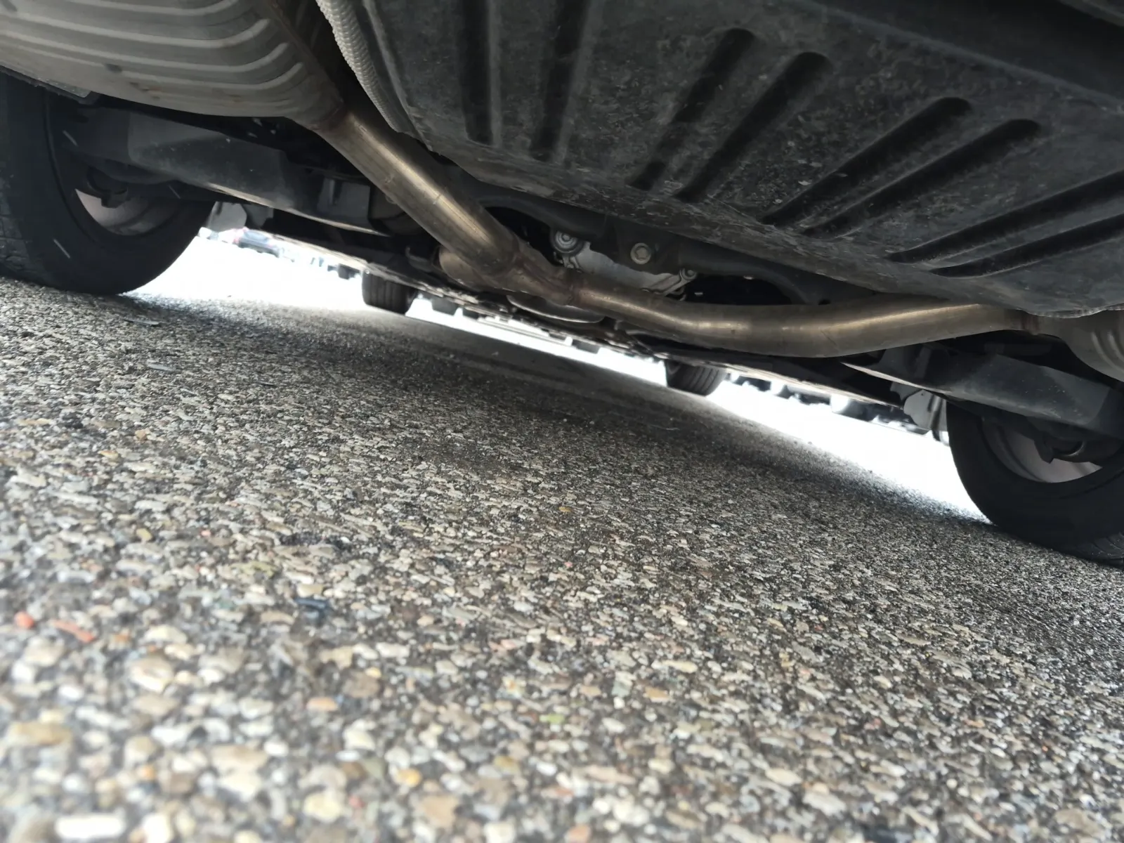 Undercarriage - Rear Photo