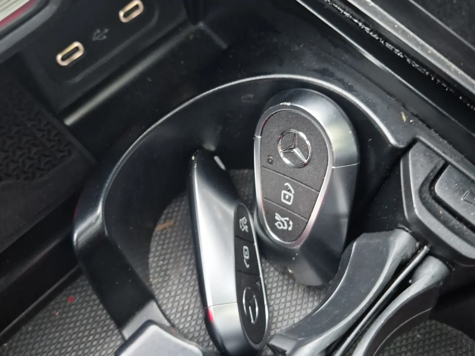 Keys/Fobs/Manual Photo
