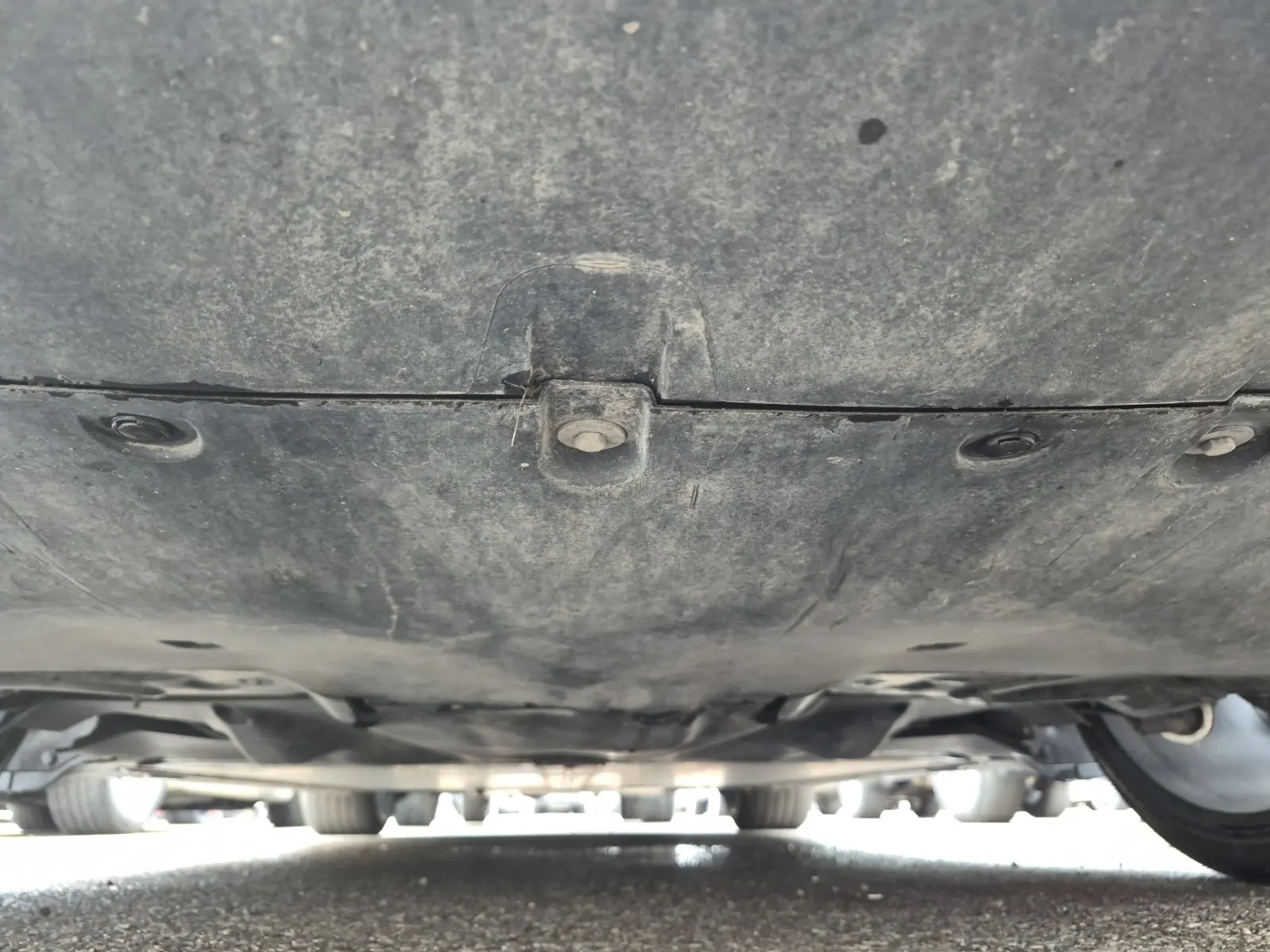 Undercarriage - Rear Photo