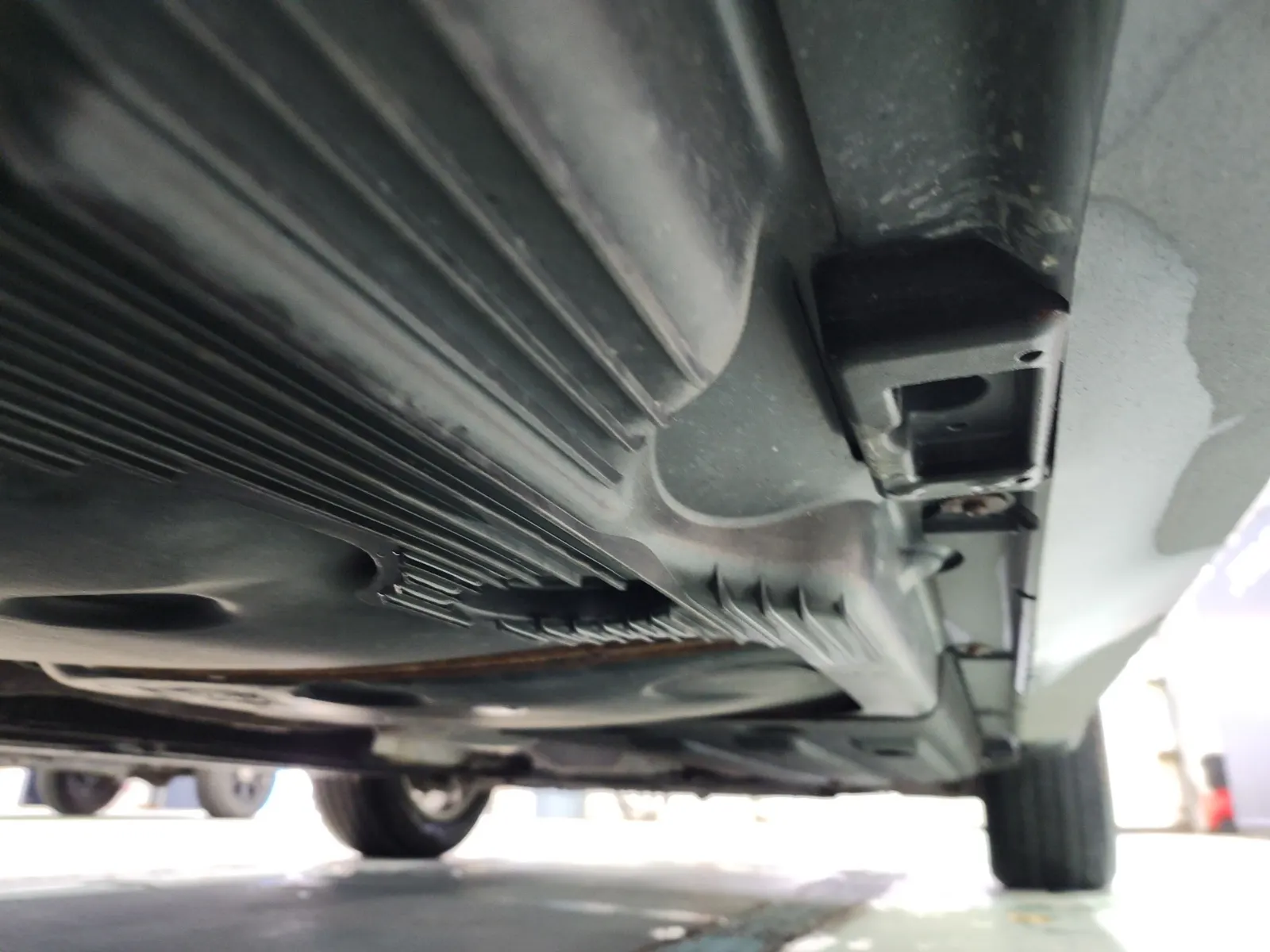 Undercarriage - Passenger Photo