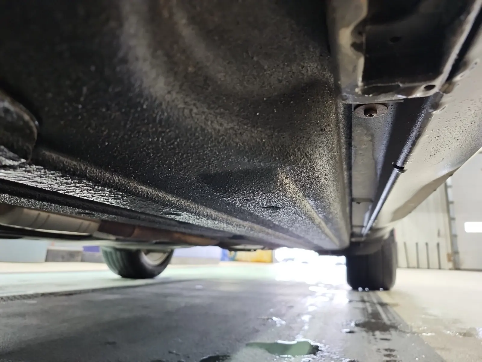 Undercarriage - Driver Photo