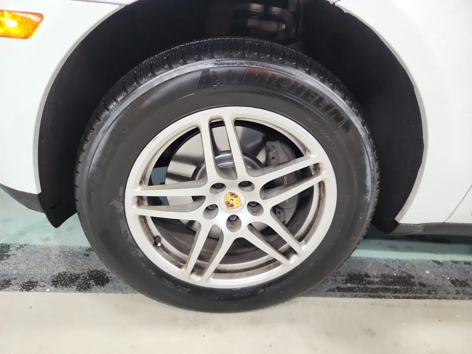 Front driver wheel/tire photo