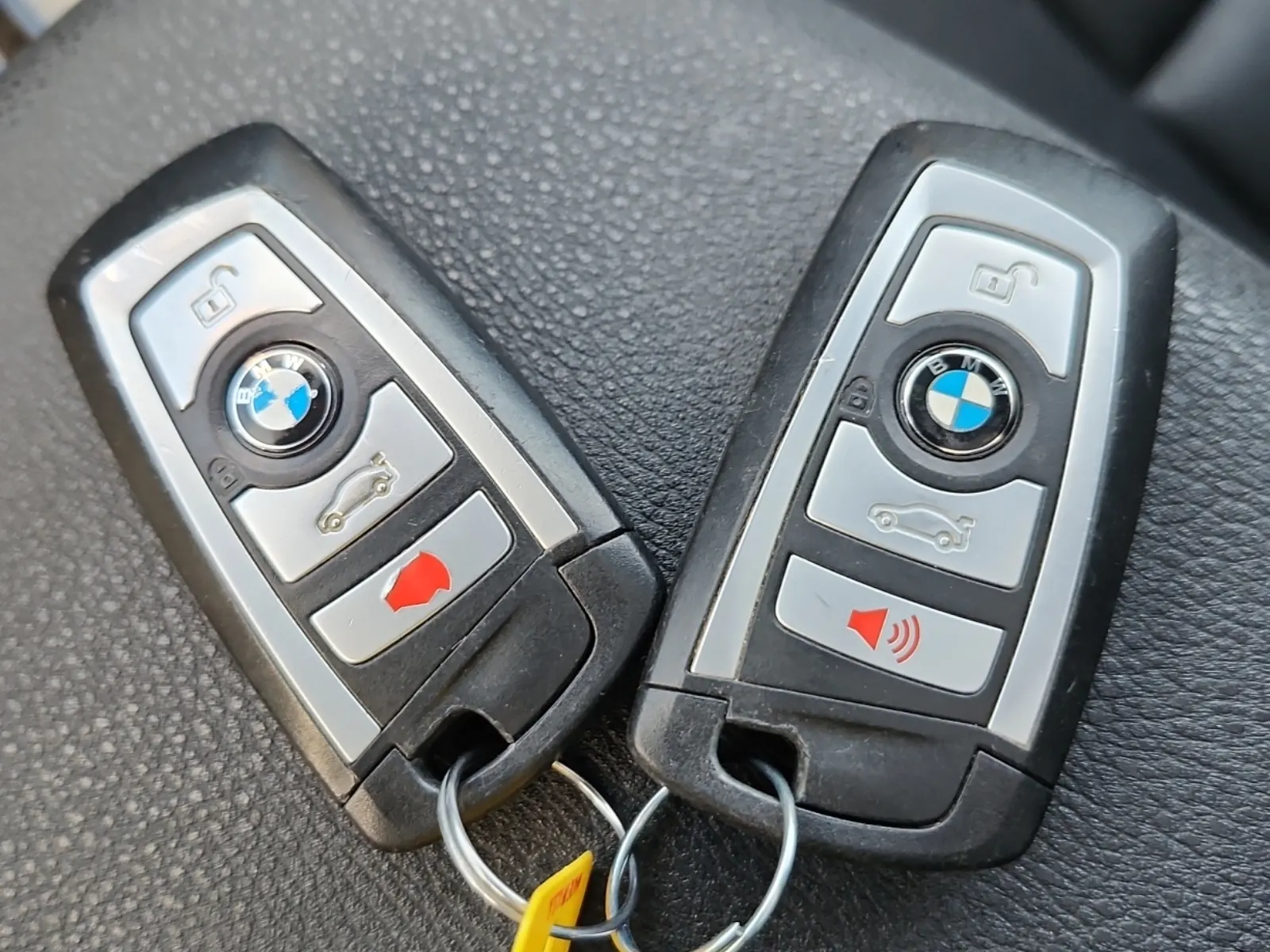 Keys/Fobs/Manual Photo