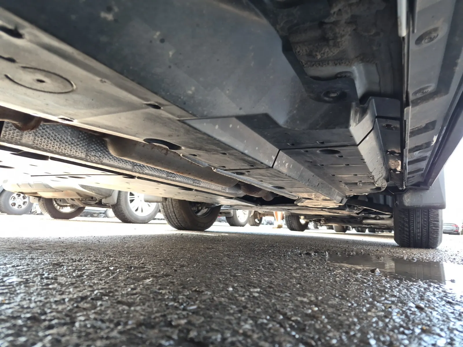 Undercarriage - Passenger Photo