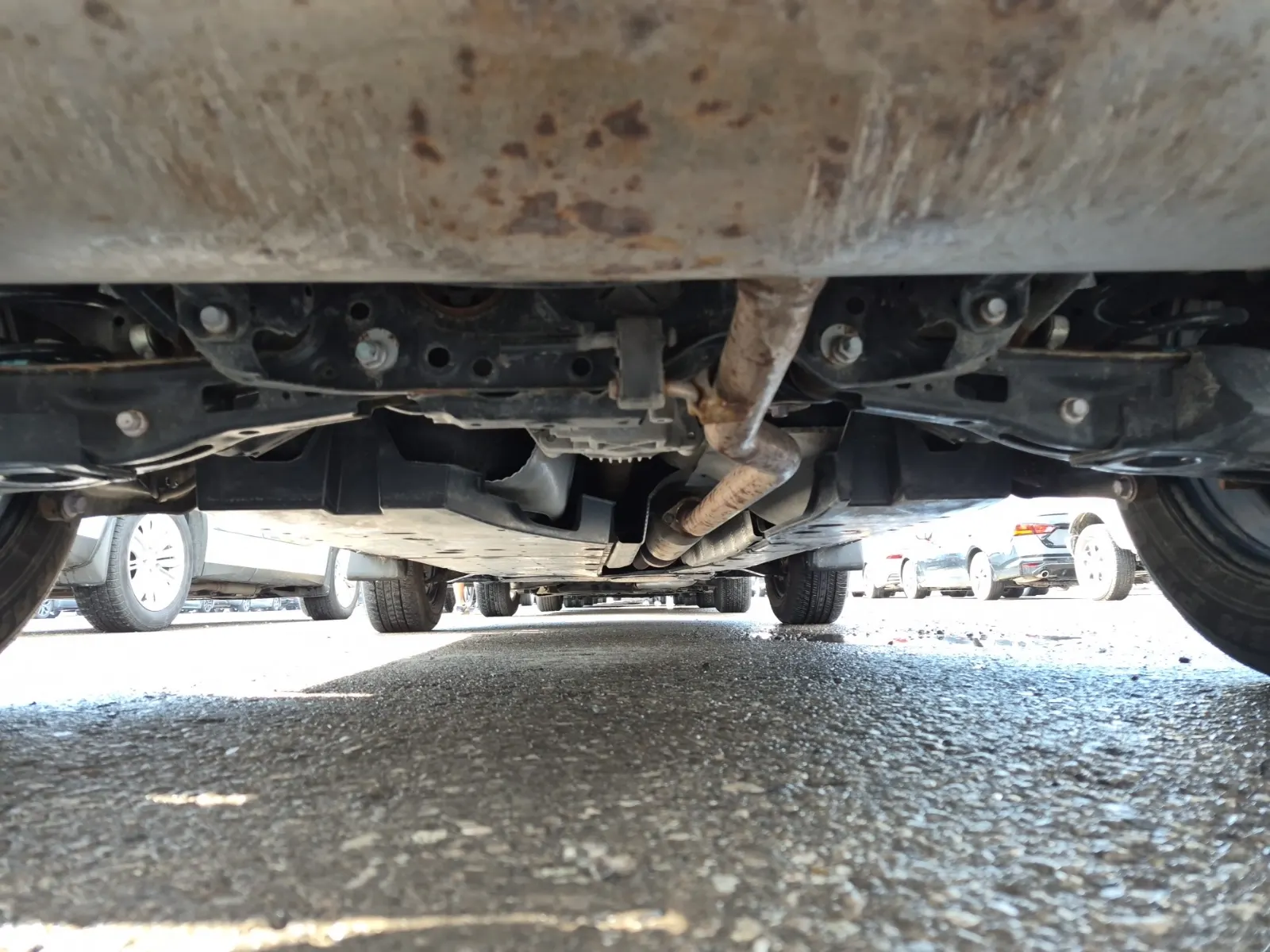 Undercarriage - Rear Photo