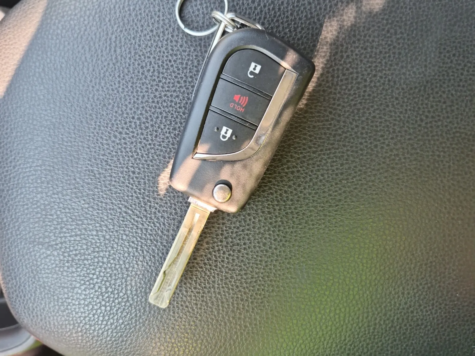Keys/Fobs/Manual Photo