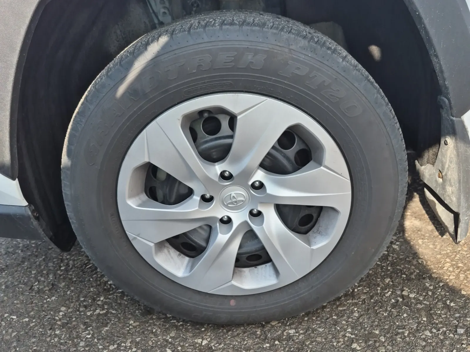 Front driver wheel/tire photo
