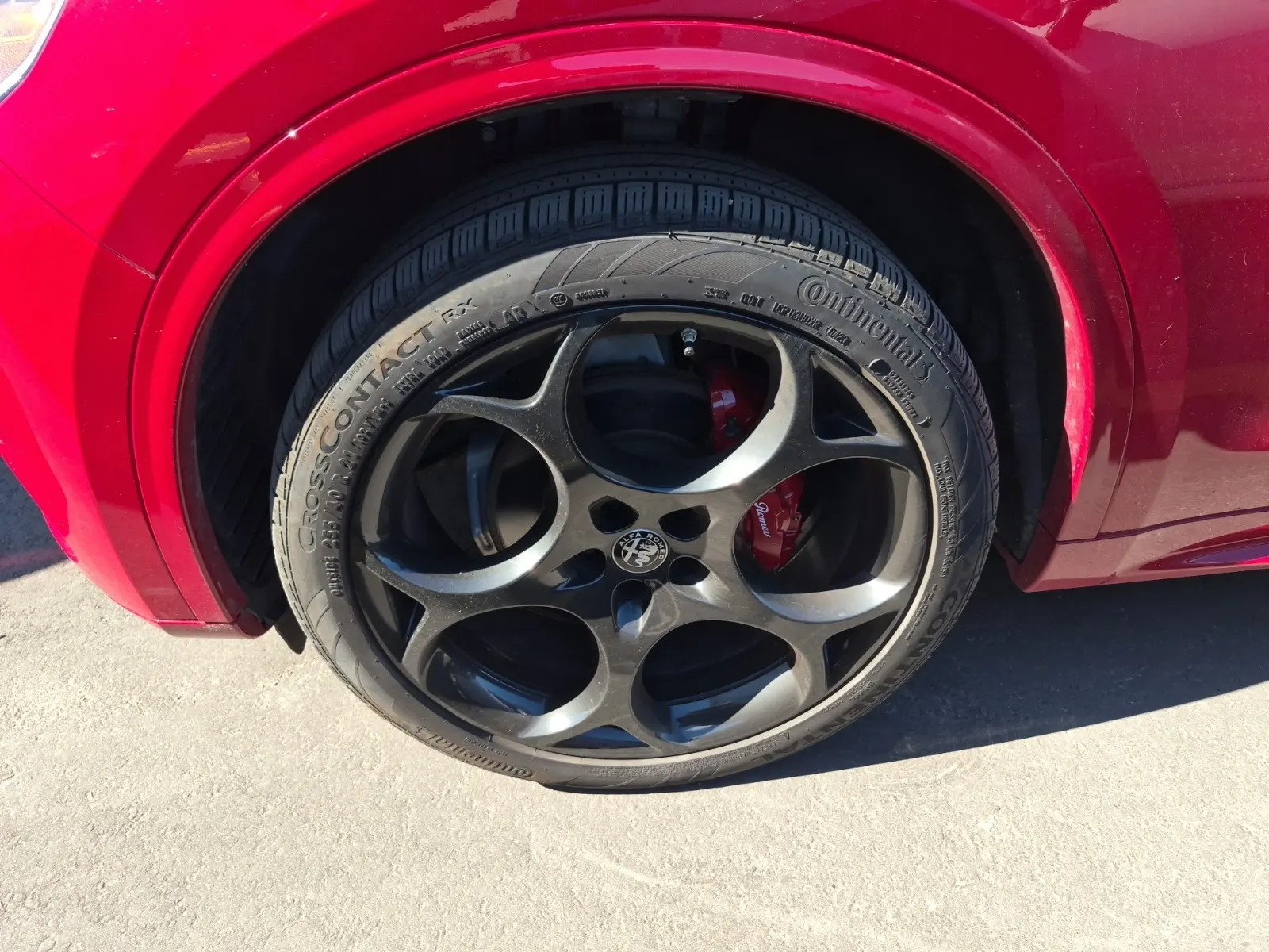 Front driver wheel/tire photo