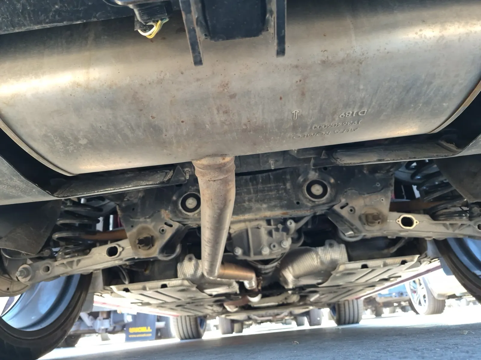 Undercarriage - Rear Photo